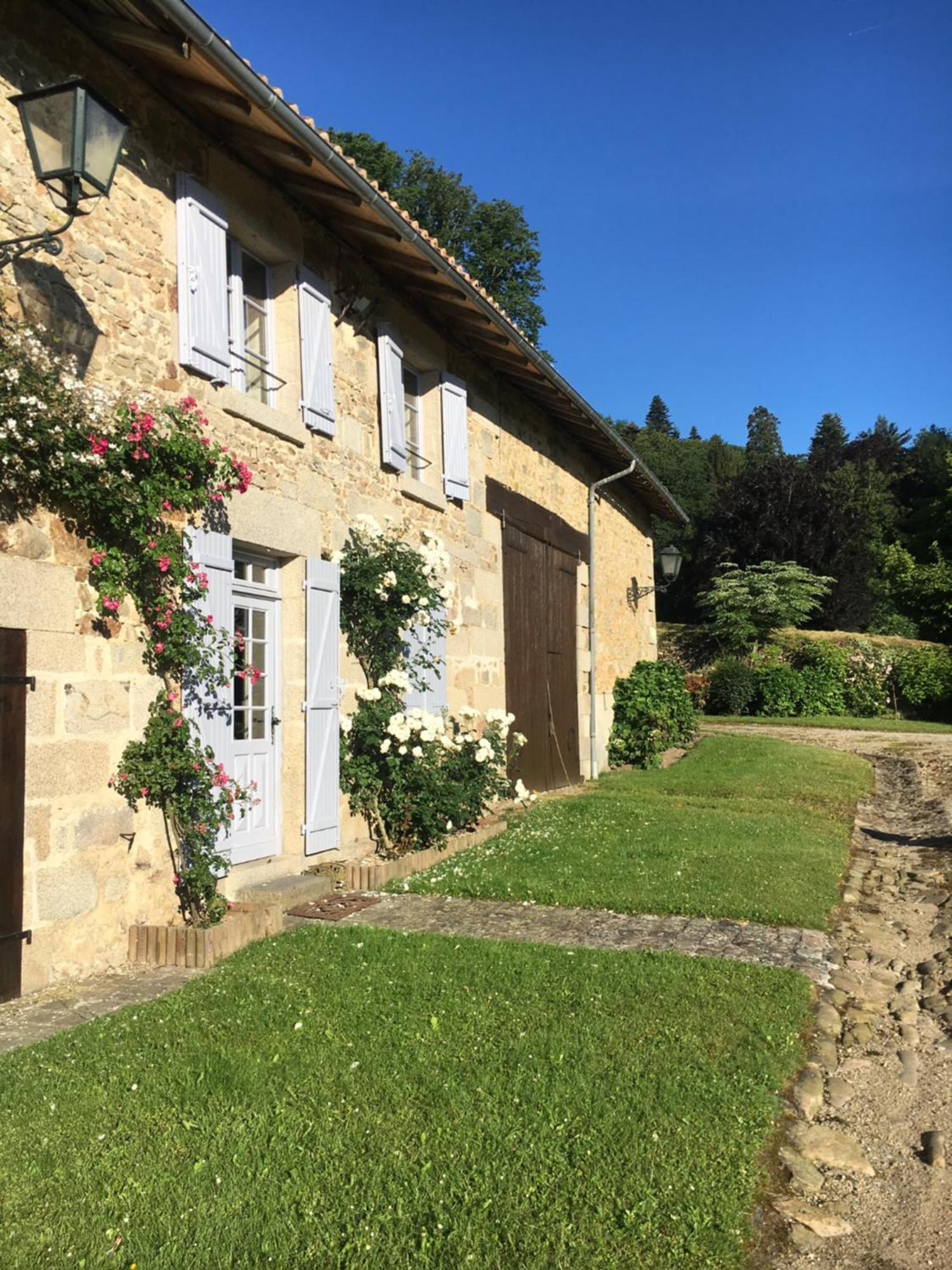 Domaine De Montmery Sa Piscine Son Jardin Ses Espaces Ambazac Exterior foto